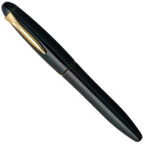 The Platinum Izumo Urushi Soratame fountain pen capped.