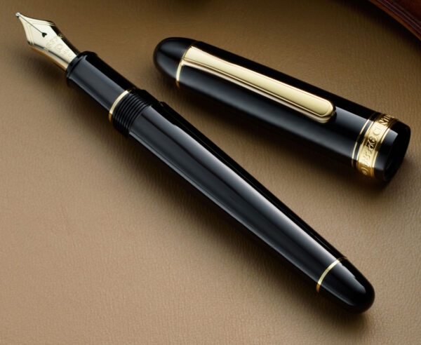 Platinum 3776 Century Black Gold fountain pen