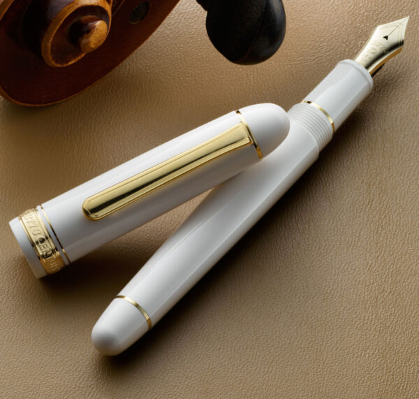 Platinum 3776 Century Chenoceau White Gold fountain pen