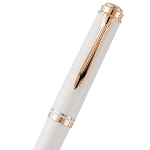 Pelikan Souverän M600 White and Rose Gold Special Edition fountain pen cap