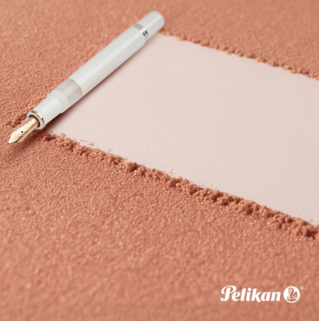 Pelikan Souverän M600 White and Rose Gold Special Edition fountain pen sand
