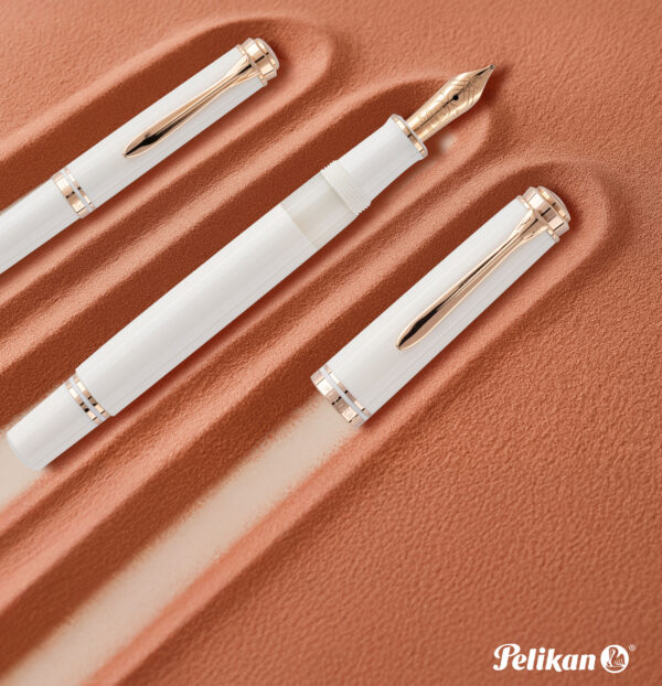 Pelikan Souverän M600 White and Rose Gold Special Edition fountain pen sand