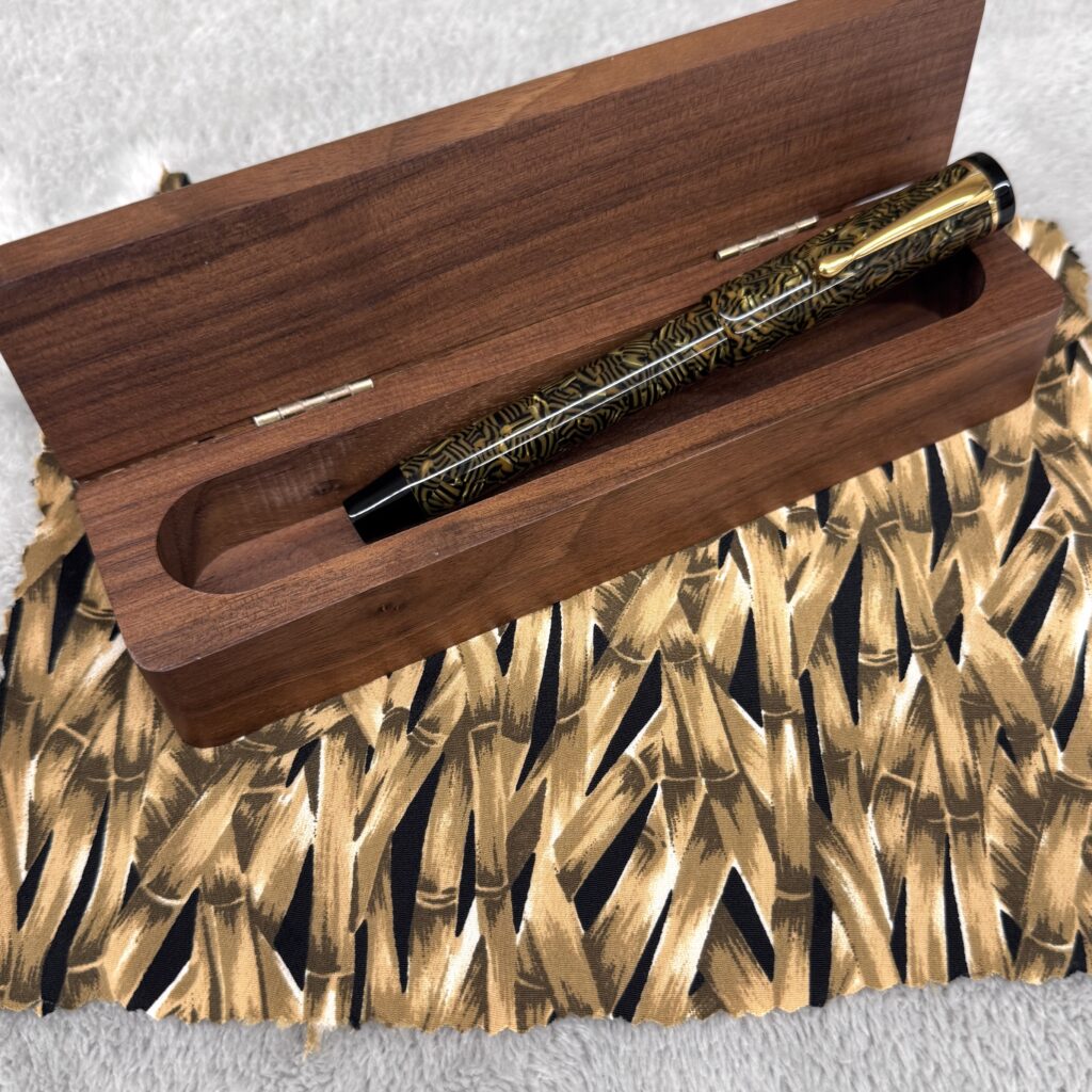Bexley Tiger Eye fountain pen - box and pen wrap