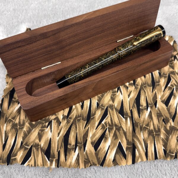 Bexley Tiger Eye fountain pen - box and pen wrap