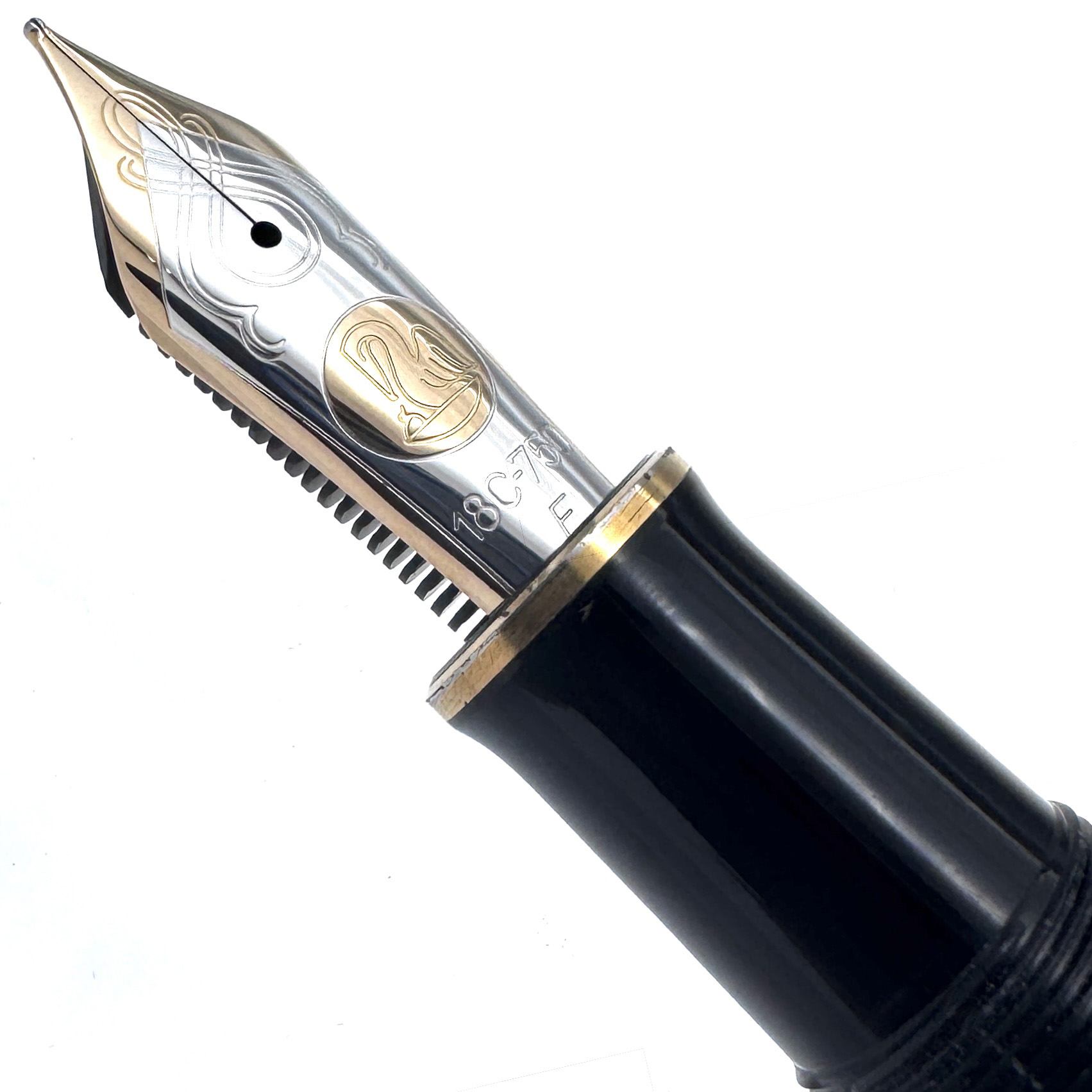Pelikan-M1000-Souveran-Black-nib-side