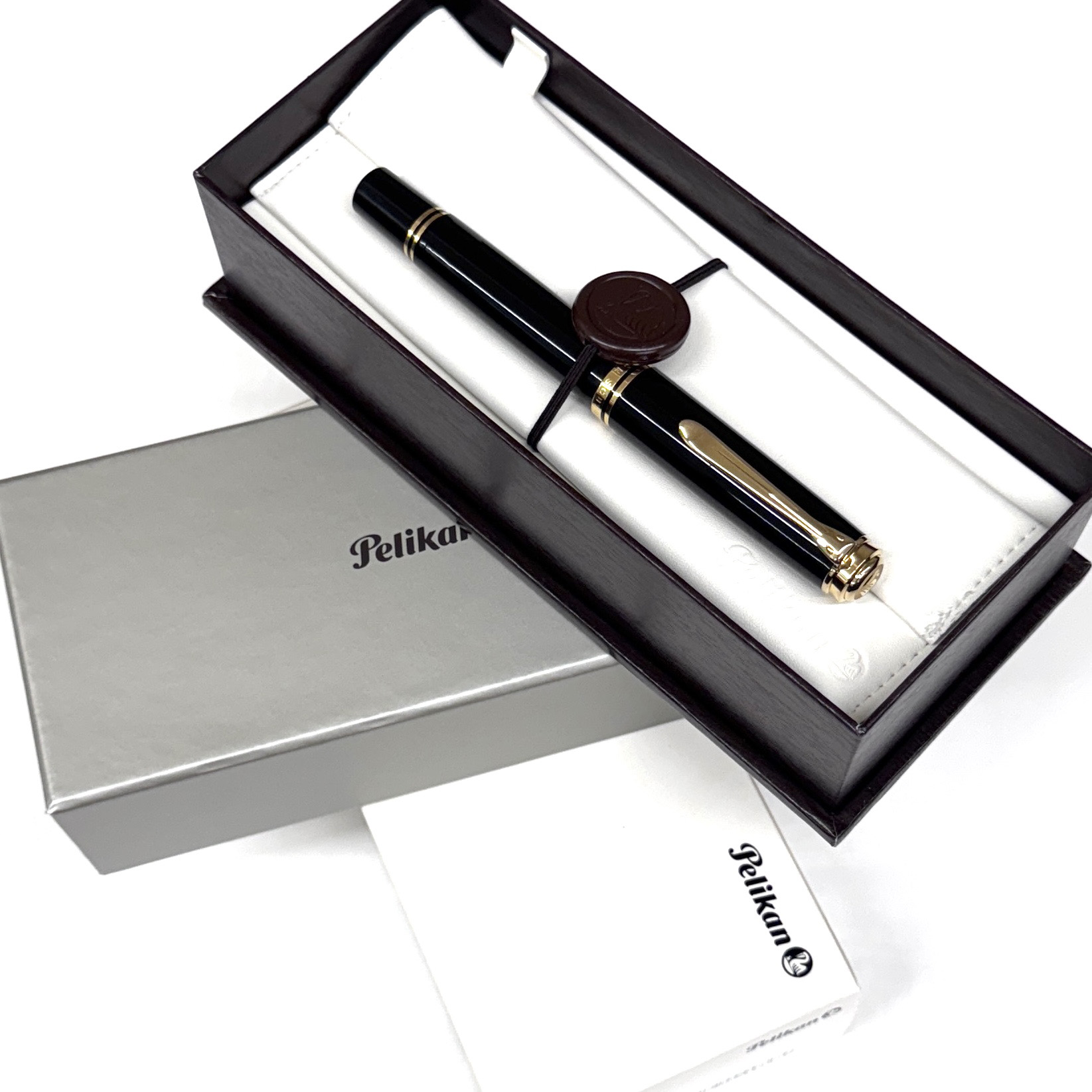 Pelikan-M1000-Souveran-Black-pen-in-box