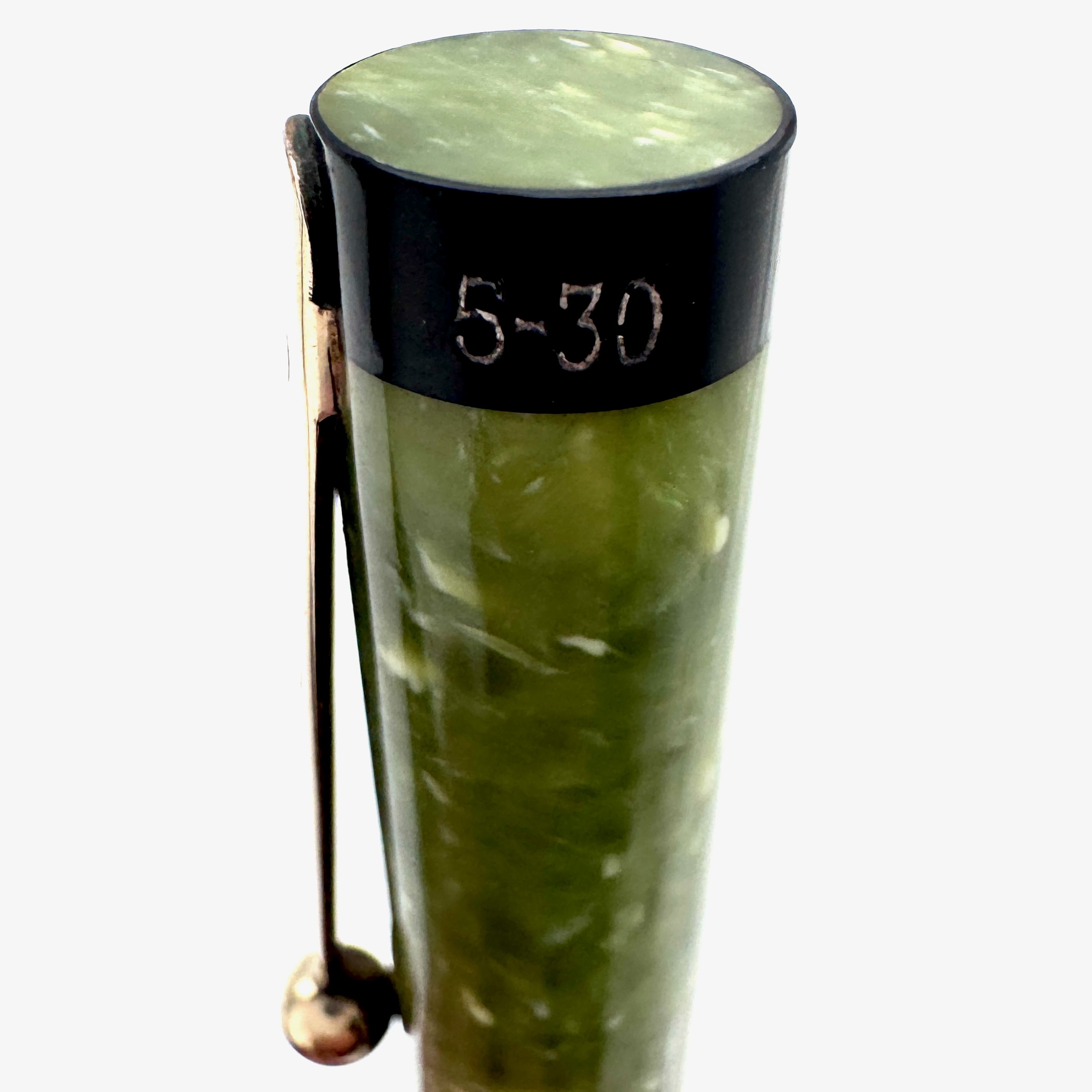 Sheaffer's 5-30 Jade fountain pen cap close
